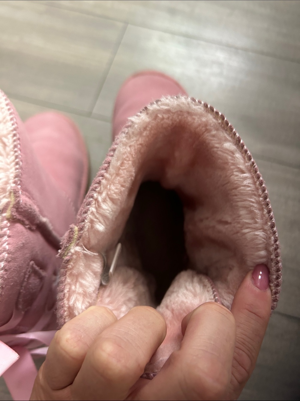 SHORT METRO BOW UGG BOOTS - PINK - Picture 6 of 7